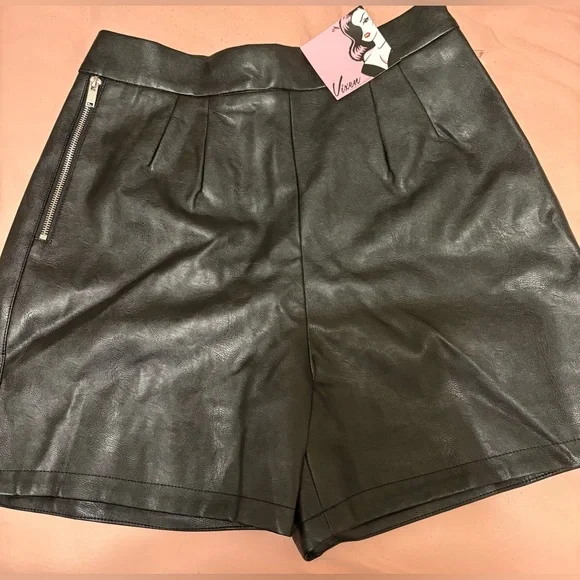 Vixen by micheline Pitt Women's high waisted faux leather shorts black - Picture 3 of 7